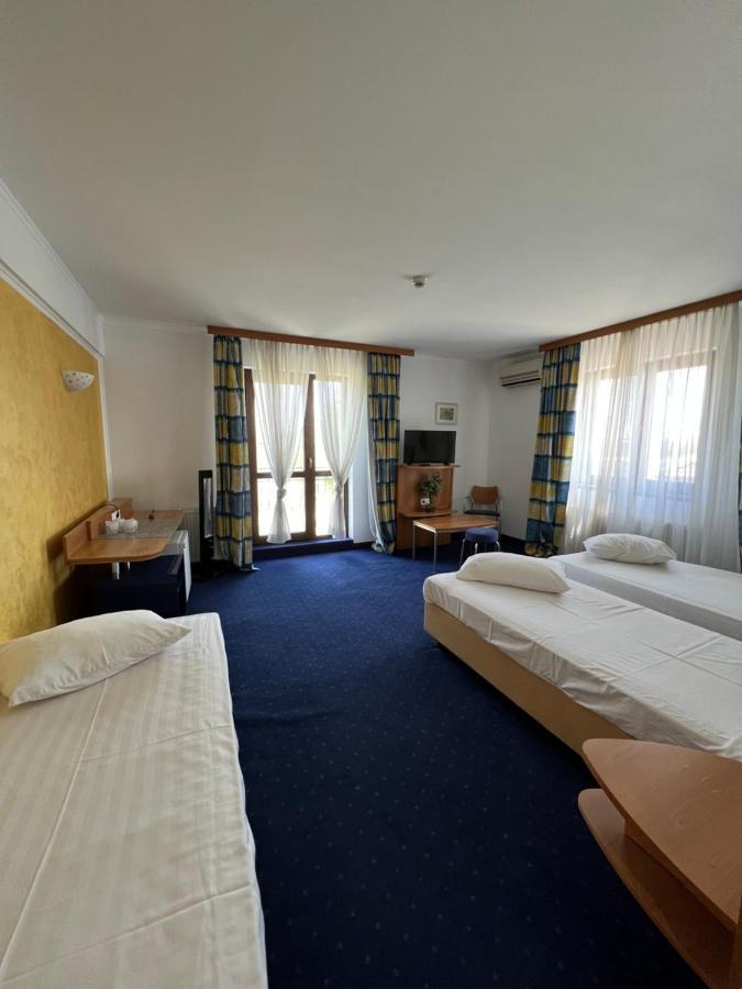 Hotel Doi Taurasi Afumati Luaran gambar