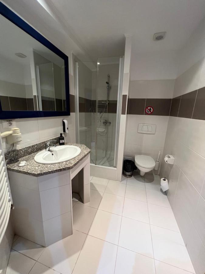 Hotel Doi Taurasi Afumati Luaran gambar