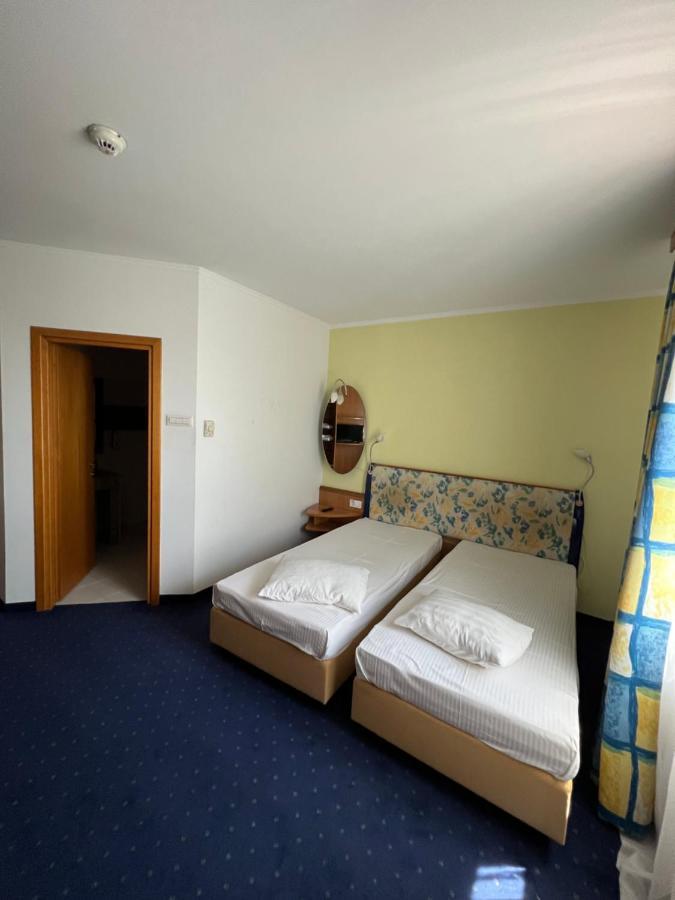 Hotel Doi Taurasi Afumati Luaran gambar