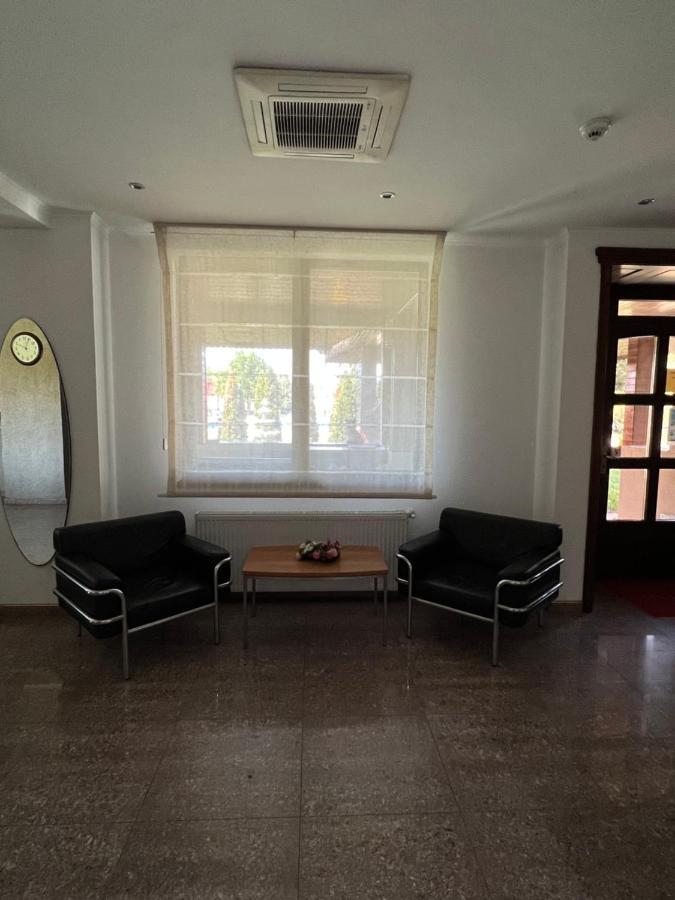 Hotel Doi Taurasi Afumati Luaran gambar