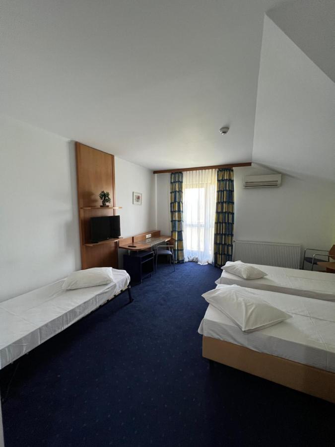 Hotel Doi Taurasi Afumati Luaran gambar