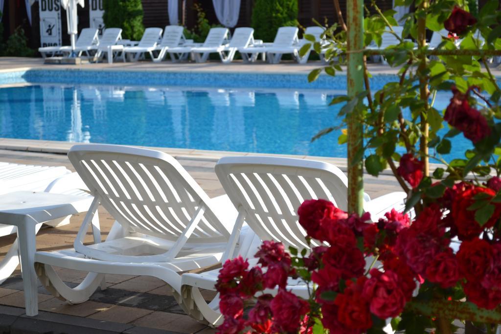 Hotel Doi Taurasi Afumati Luaran gambar