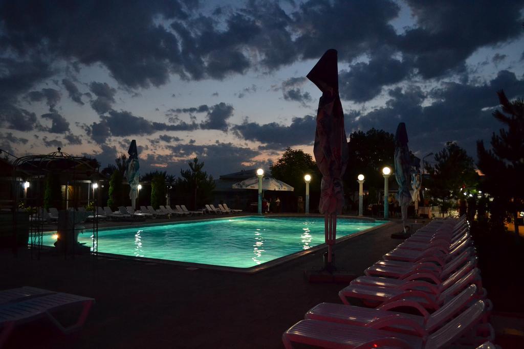 Hotel Doi Taurasi Afumati Luaran gambar