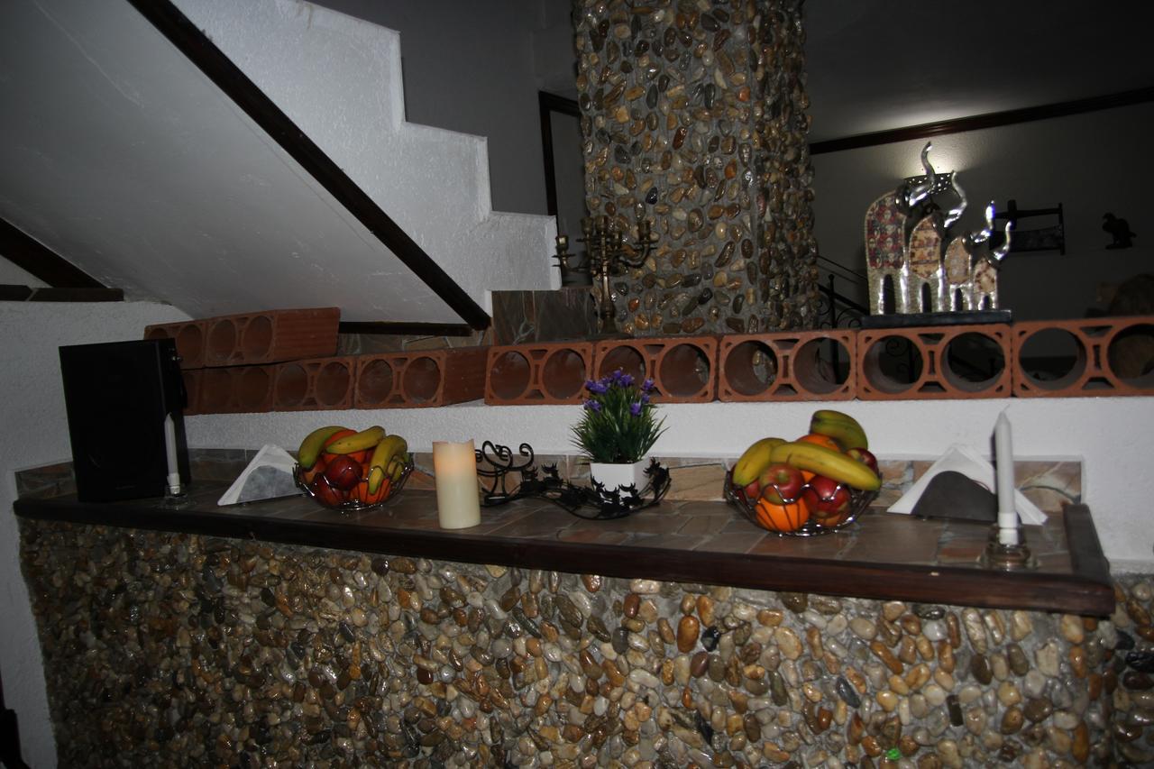 Hotel Doi Taurasi Afumati Luaran gambar