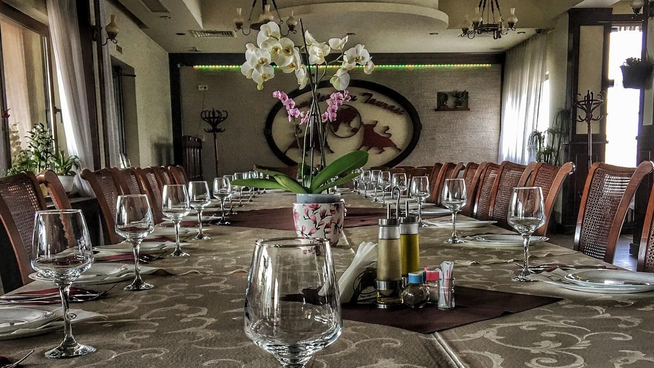 Hotel Doi Taurasi Afumati Luaran gambar